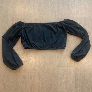 Off-the-shoulder, Quarter-sleeve, Crop Top in Black. Size S